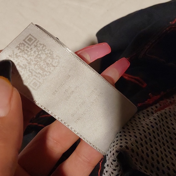 TRUE RELIGION BIG T TSWIM TRUNKS SIZE 30 BLK N RED - Picture 5 of 6